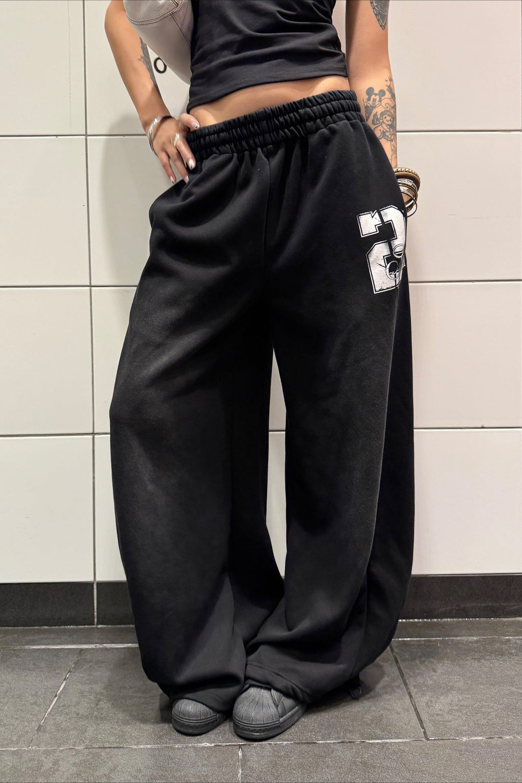 Locker geschnittene Hose in Blau in Blau, Schwarz