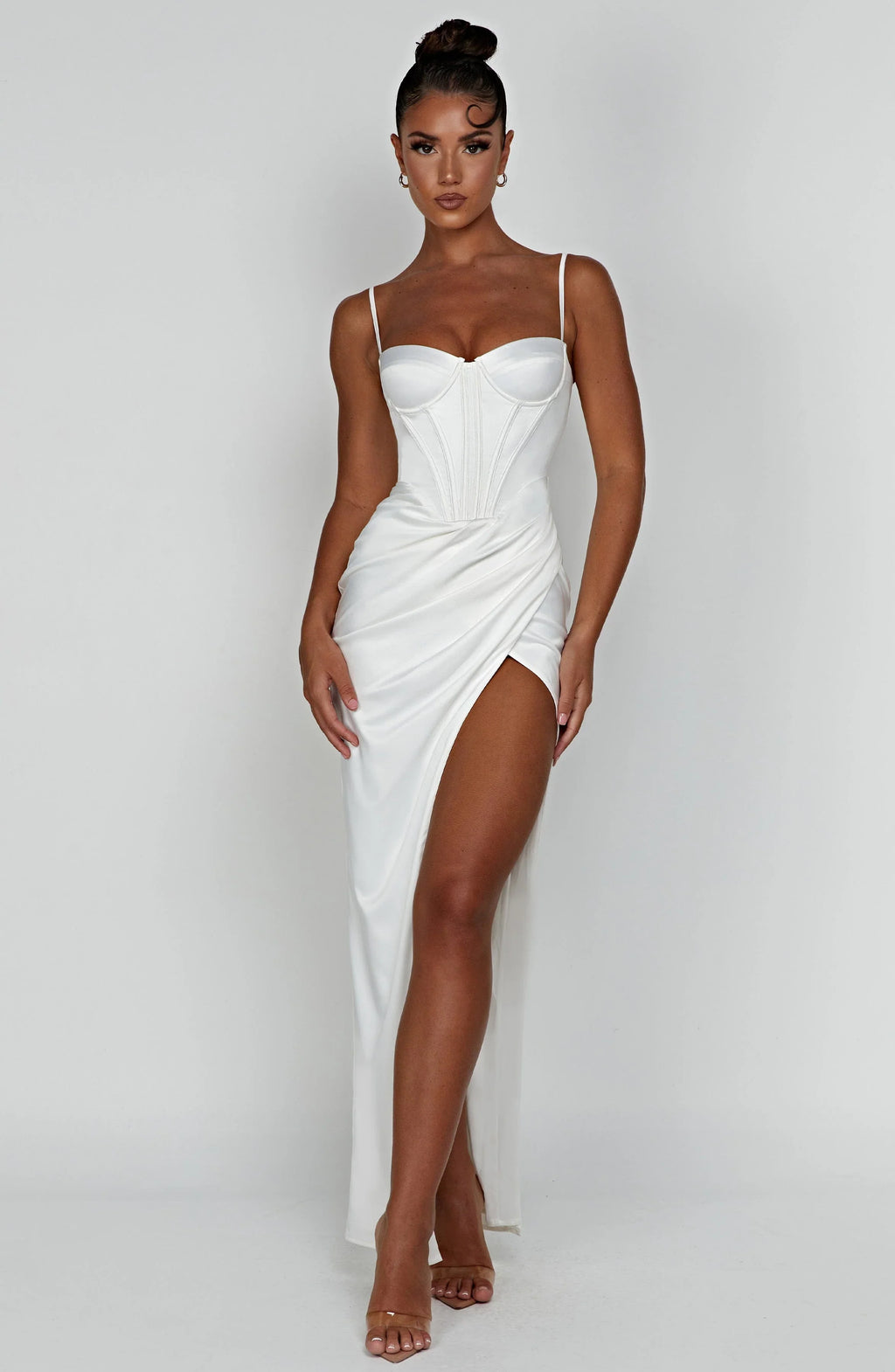 Despina – Satin-Maxikleid mit Beinschlitz und Korsett-Schnürung