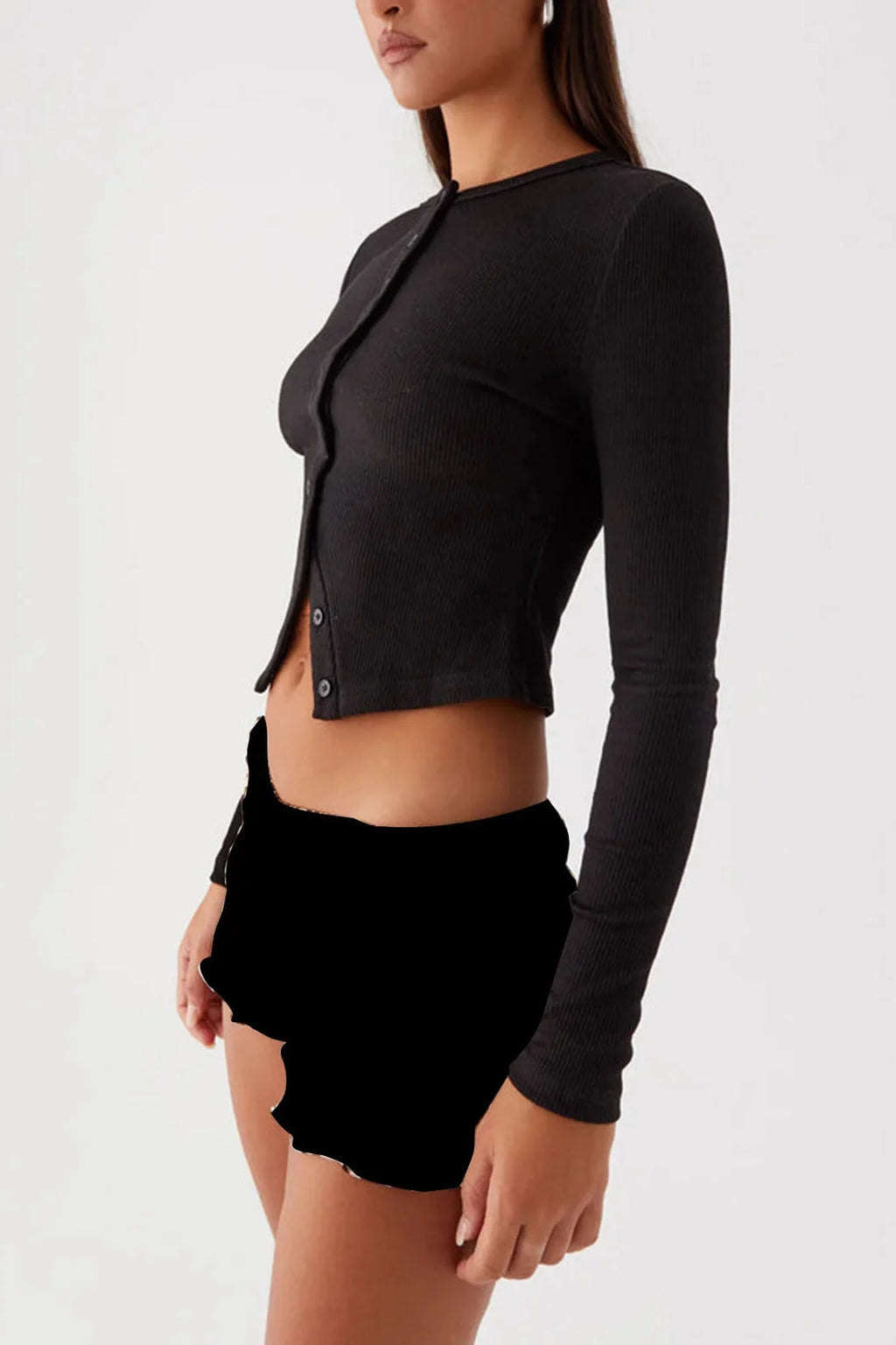 Strickjacke mit kurzem Schnitt, Knopfdetails und Strickstruktur in Schwarz