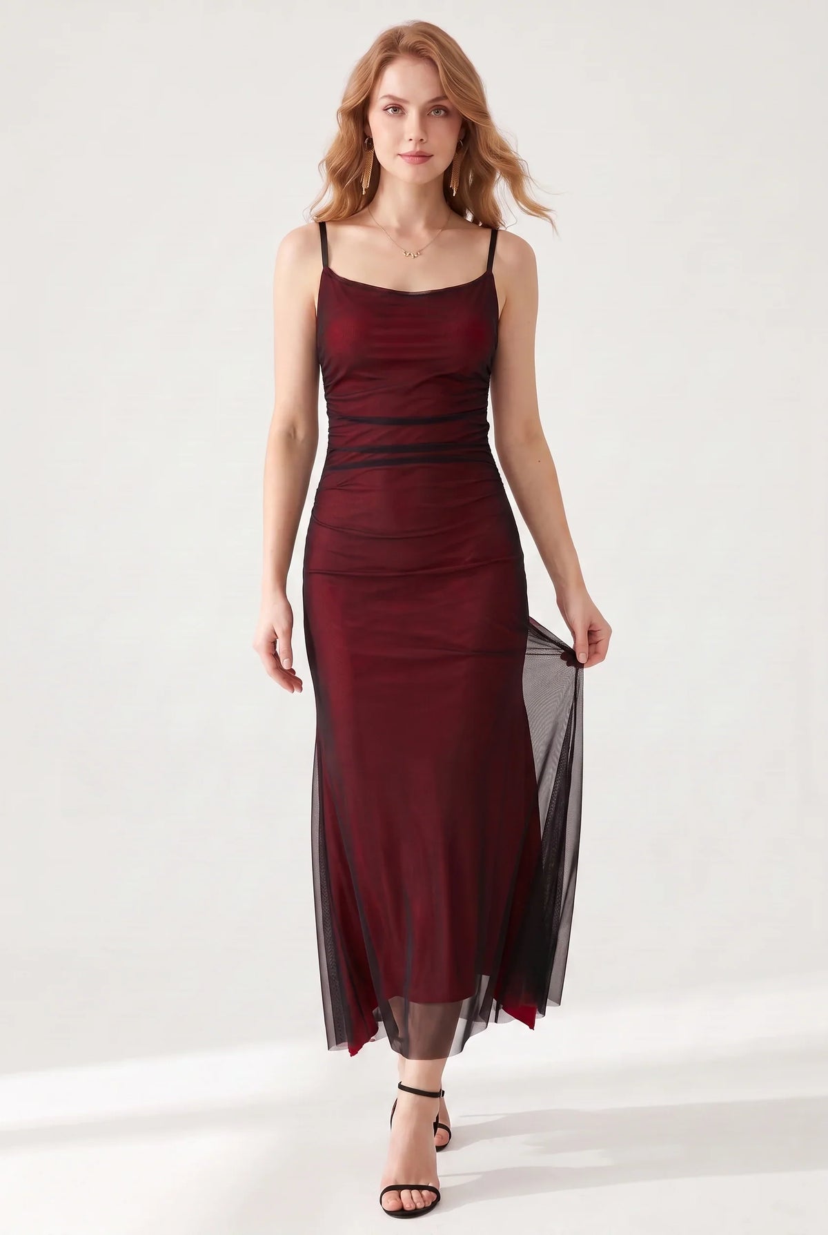 Maxikleid mit Mesh-Akzenten