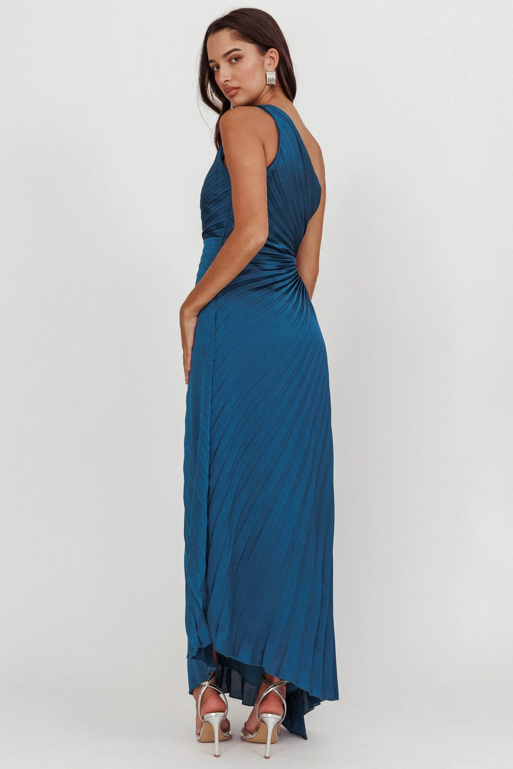 Amelie – Maxikleid mit One-Shoulder-Design und Cut-outs