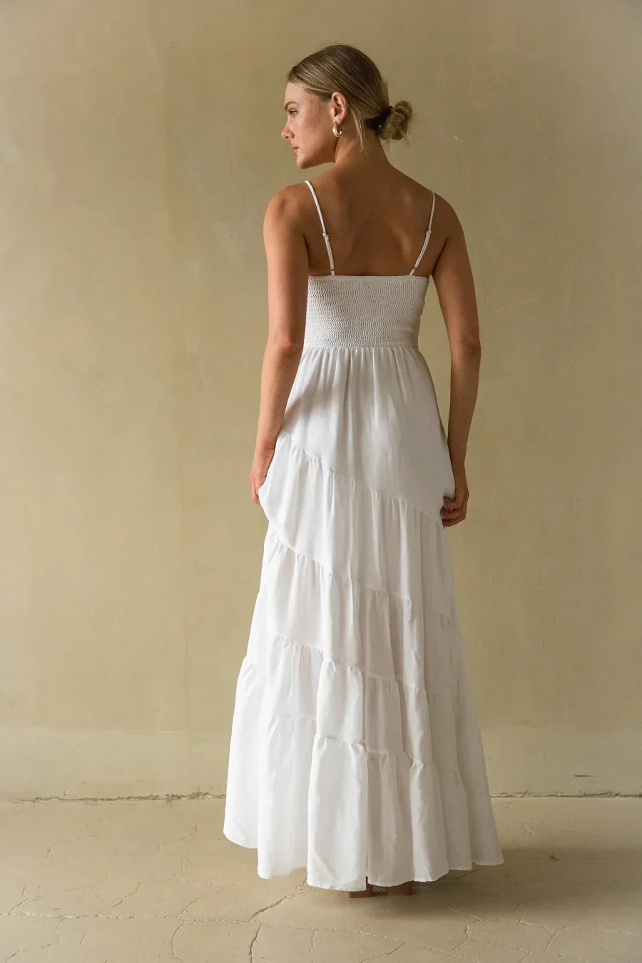 Donna – Maxikleid mit Volants und Smok-Einsatz