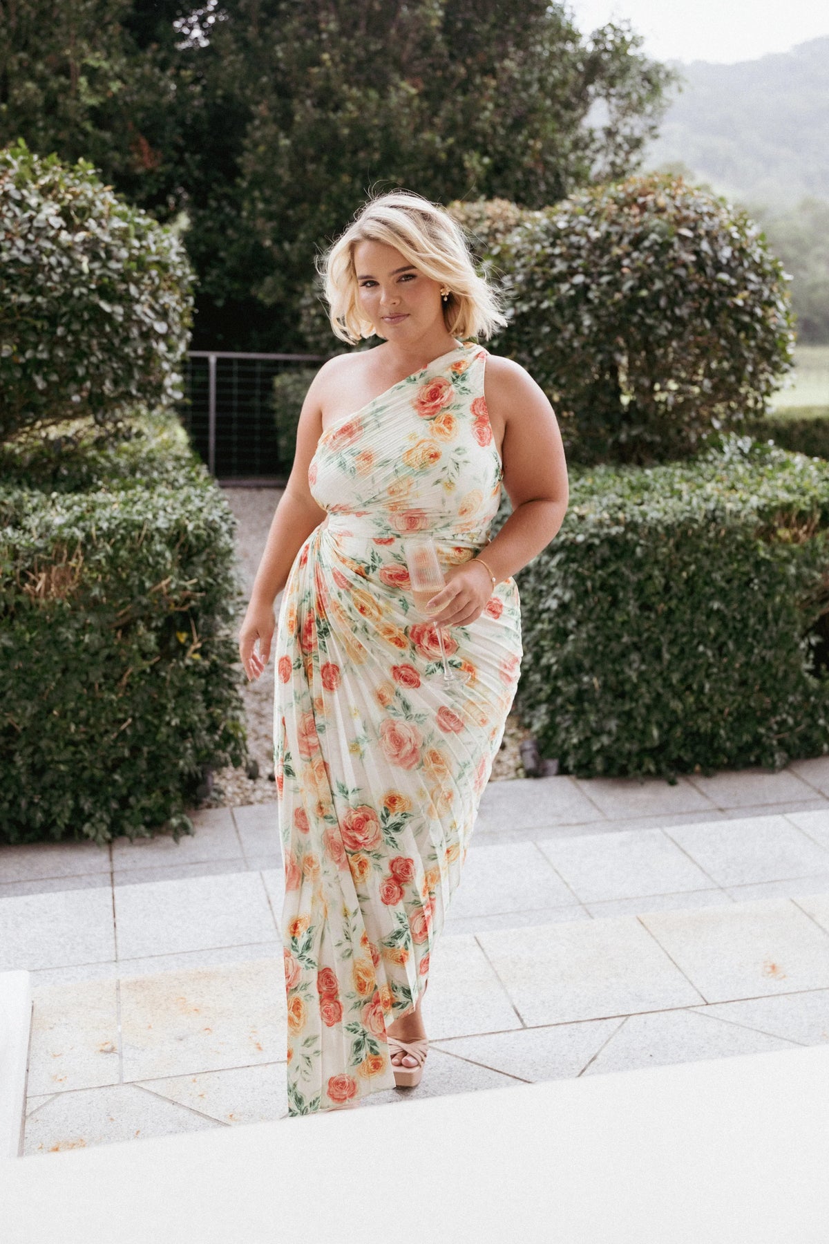 Kleo -Maxikleid mit One-Shoulder-Design und Cut-outs
