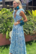 Kleid mit V-Ausschnitt, Blumenmuster und Rüschen