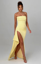 Zafira – Schulterfreies Maxikleid mit Beinschlitz und Falten