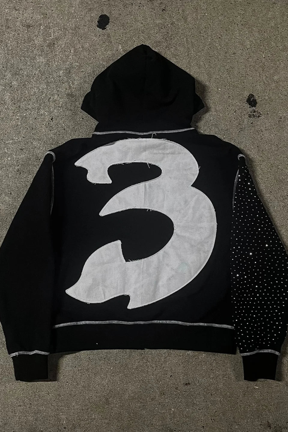 Hoodie mit Reißverschluss und Stickerei in Schwarz