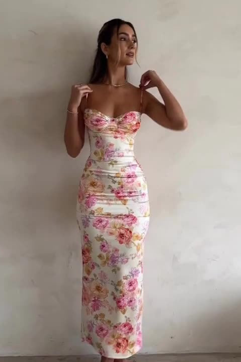 Figurbetontes Maxikleid mit Blumenmuster und mittlerer Taille in Weiß