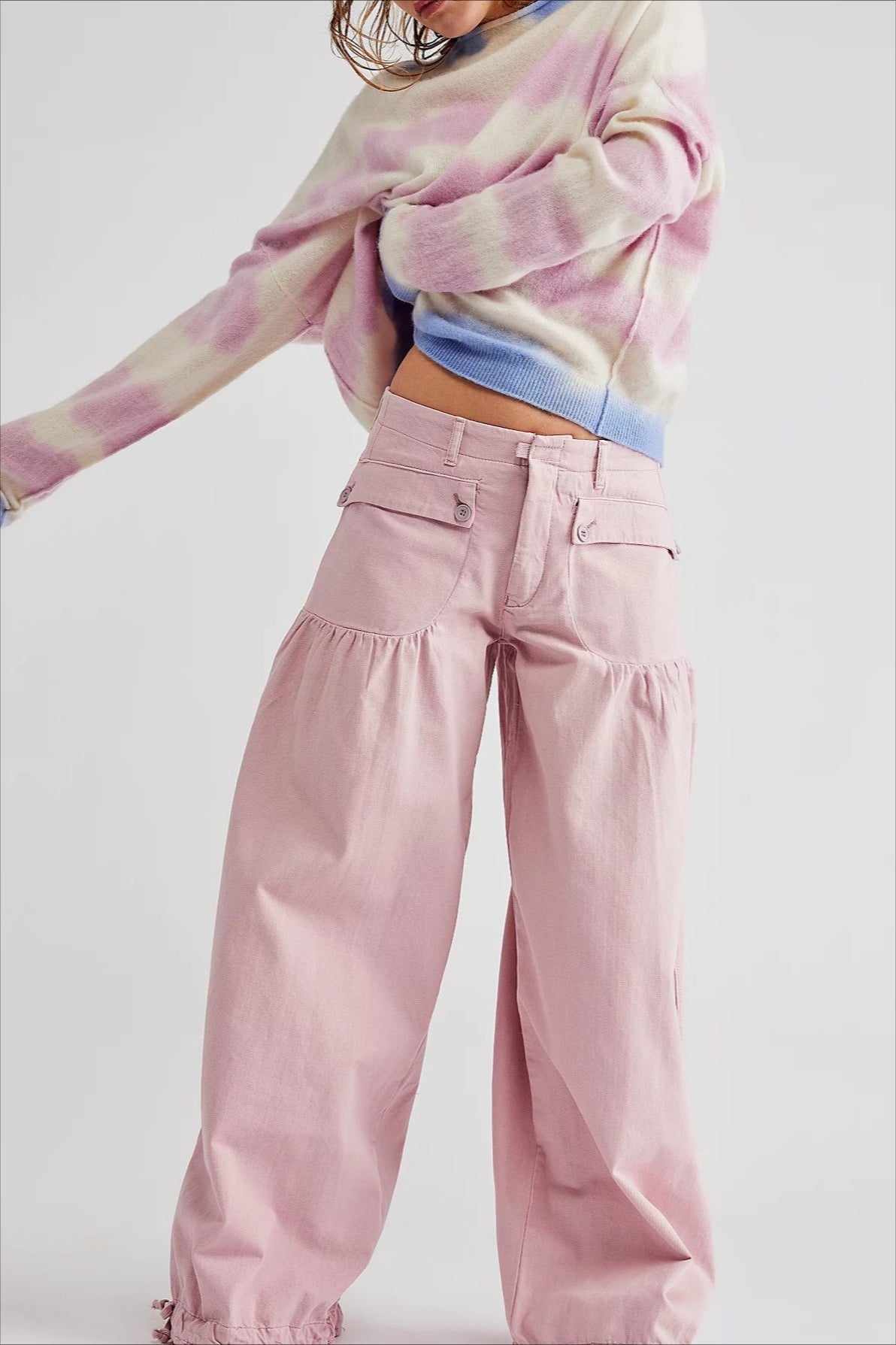 Jeans mit weitem Bein und Raffung in Dunkelblau