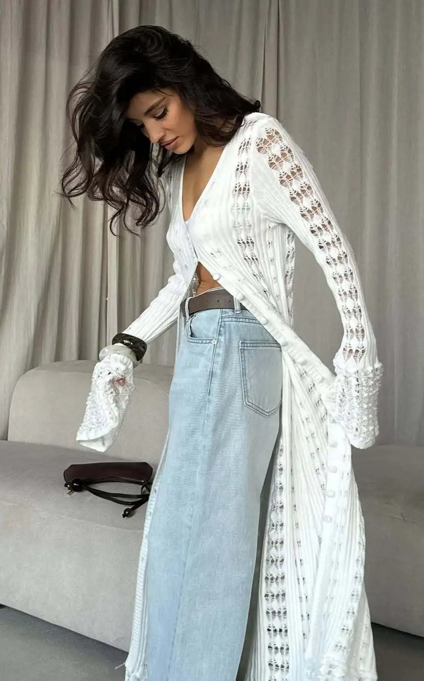 Strickjacke mit langen Ärmeln, ausgestelltem Schnitt und Strickstruktur