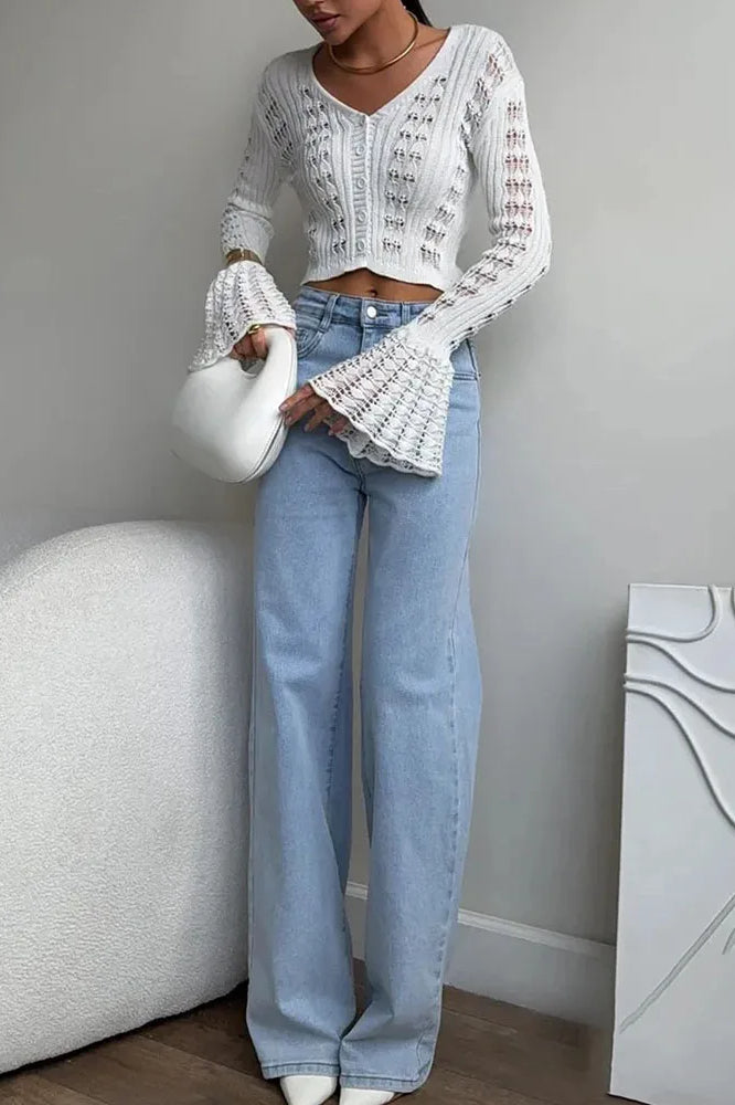 Strickjacke mit V-Ausschnitt, langen Ärmeln und Aussparungen