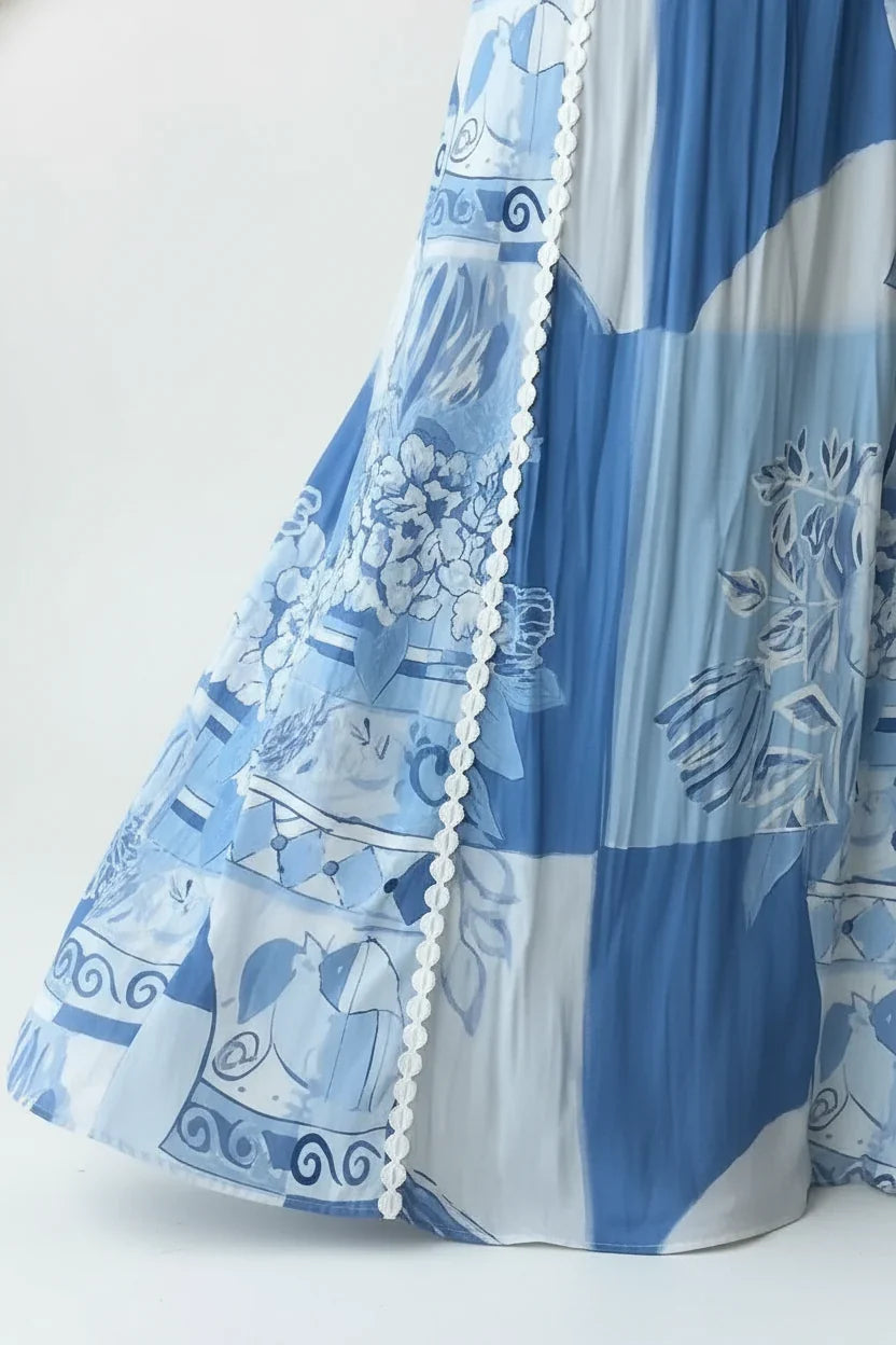 Maxikleid mit eckigem Ausschnitt und Cut-outs