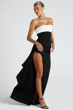 Schulterfreies Maxikleid mit Schlitz in Schwarz