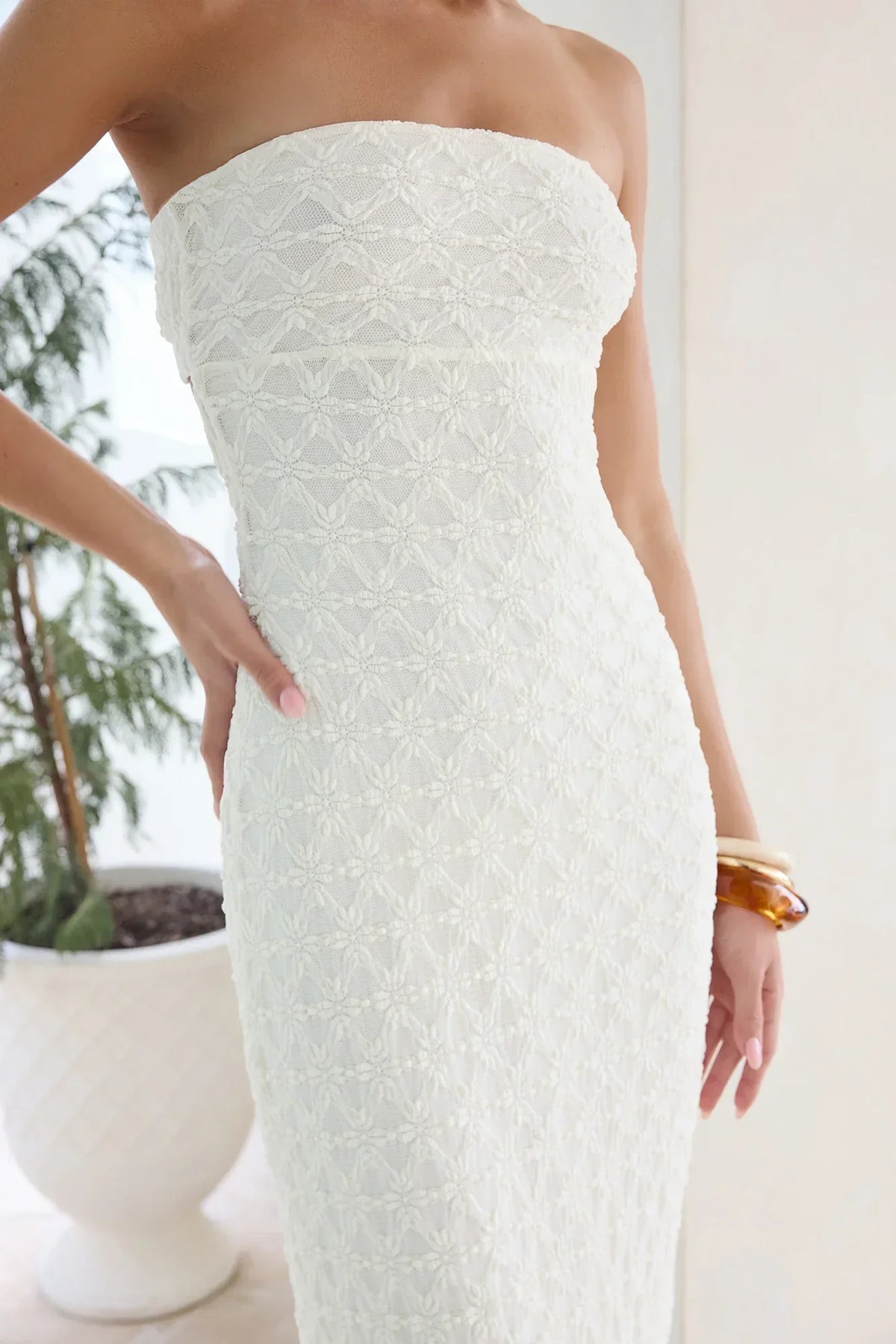 Schulterfreies Maxikleid mit Cut-outs