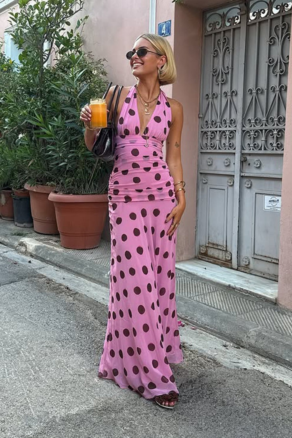 Figurbetontes Maxikleid mit Neckholder, V-Ausschnitt und Punktemuster