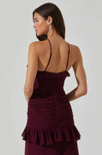 Sandora – Maxikleid mit Rüschen und Beinschlitz