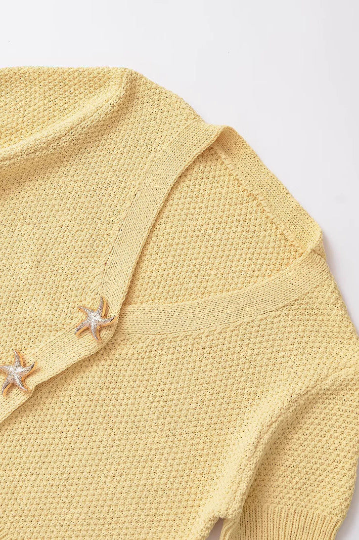 Strickjacke mit kurzen Ärmeln, Knopfdetails und Strickstruktur