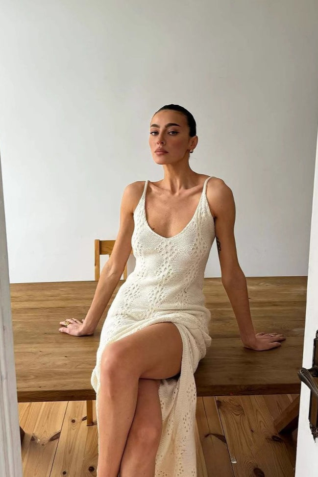 Maxikleid mit V-Ausschnitt und Schlitz in Weiß