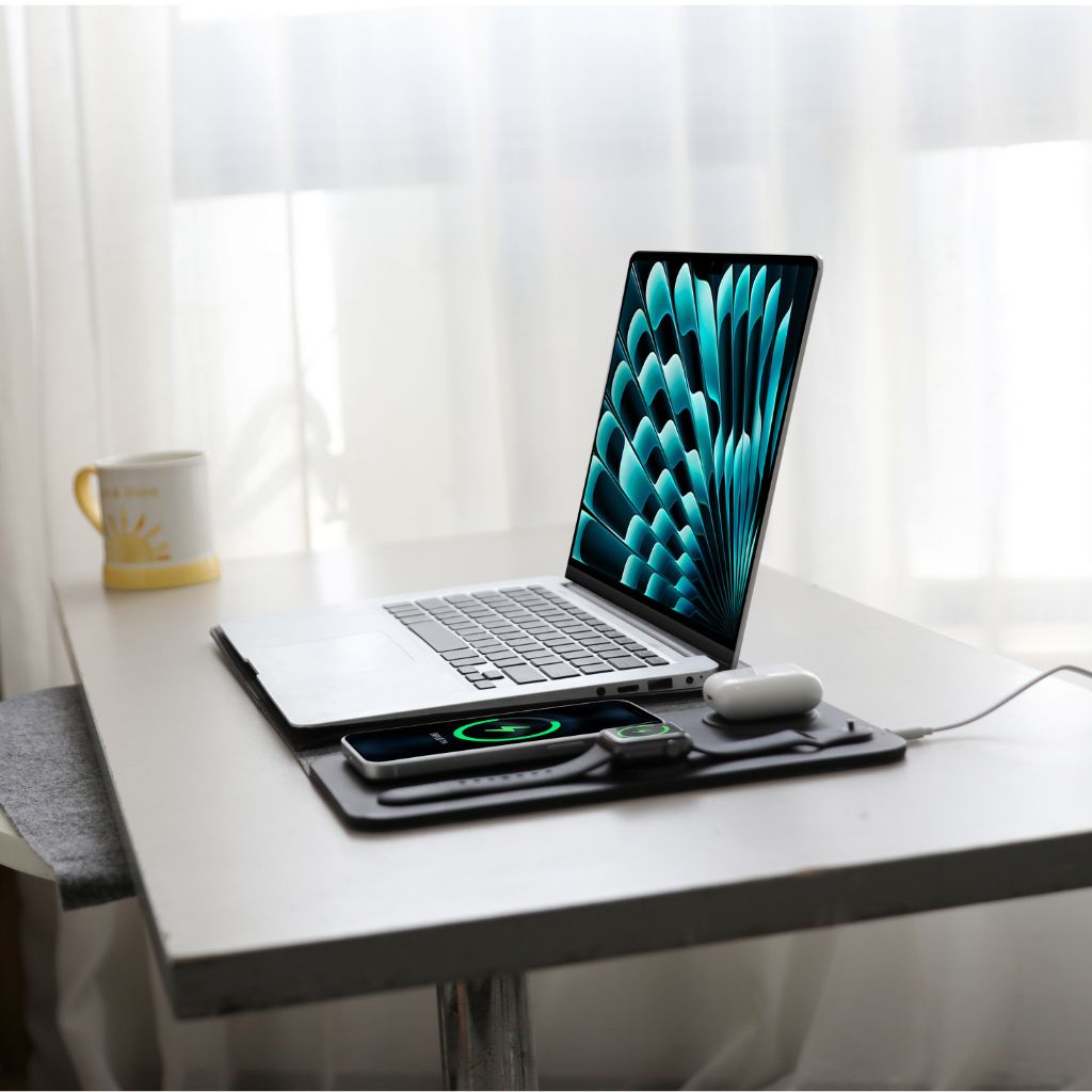 PowerDesk Sleeve – Schlanke Laptop-Hüllen inklusive Drahtloser Ladefunktion