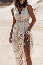 Kleid mit V-Ausschnitt und Spitze