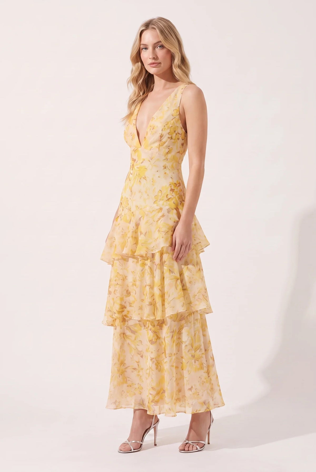 Maxikleid mit Rüschen und Volants
