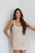 Kleid mit Aussparungen und Strickstruktur