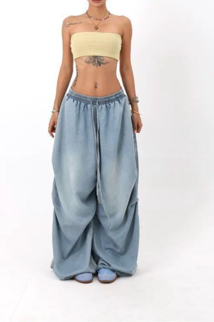 Locker geschnittene Jeans mit weitem Bein