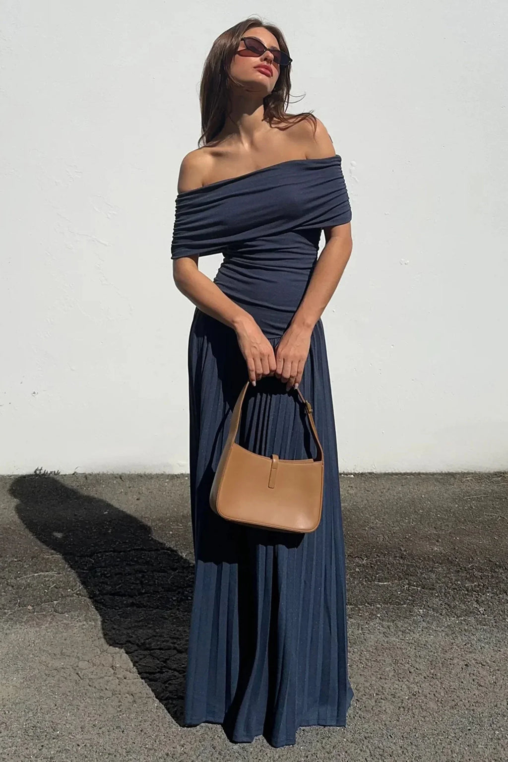 Schulterfreies Maxikleid mit Falten