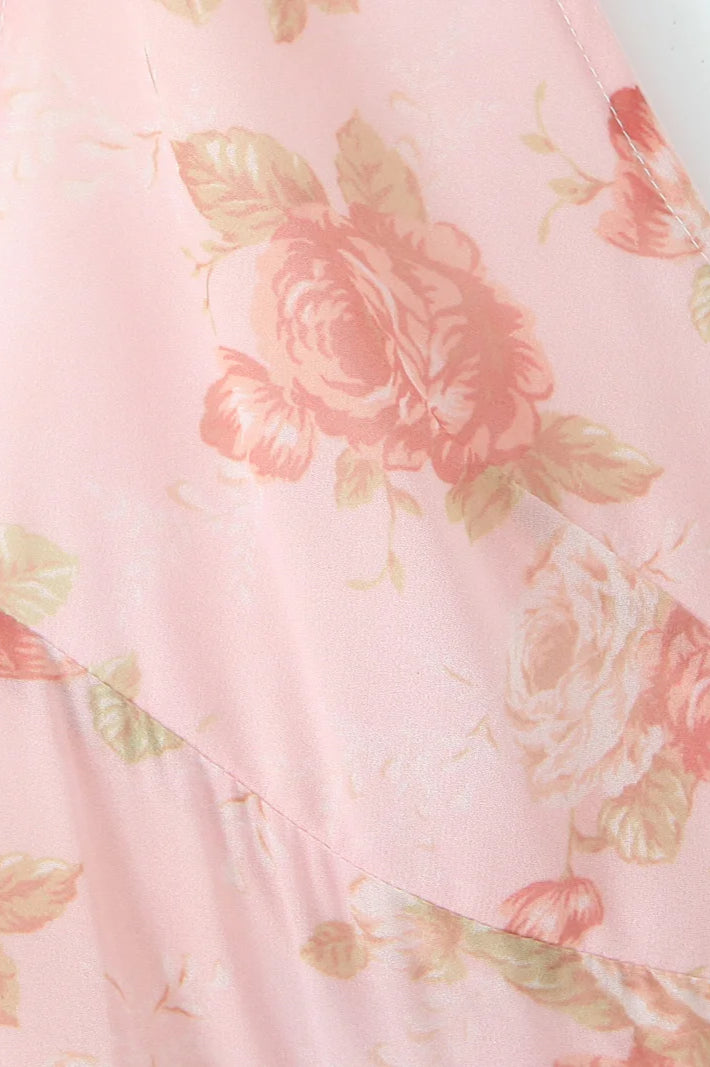 Kleid mit Neckholder und Blumenmuster in Rosa