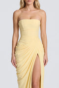 Splitted – Spitzen-Maxikleid mit Beinschlitz und Korsett-Schnürung