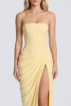 Splitted – Spitzen-Maxikleid mit Beinschlitz und Korsett-Schnürung