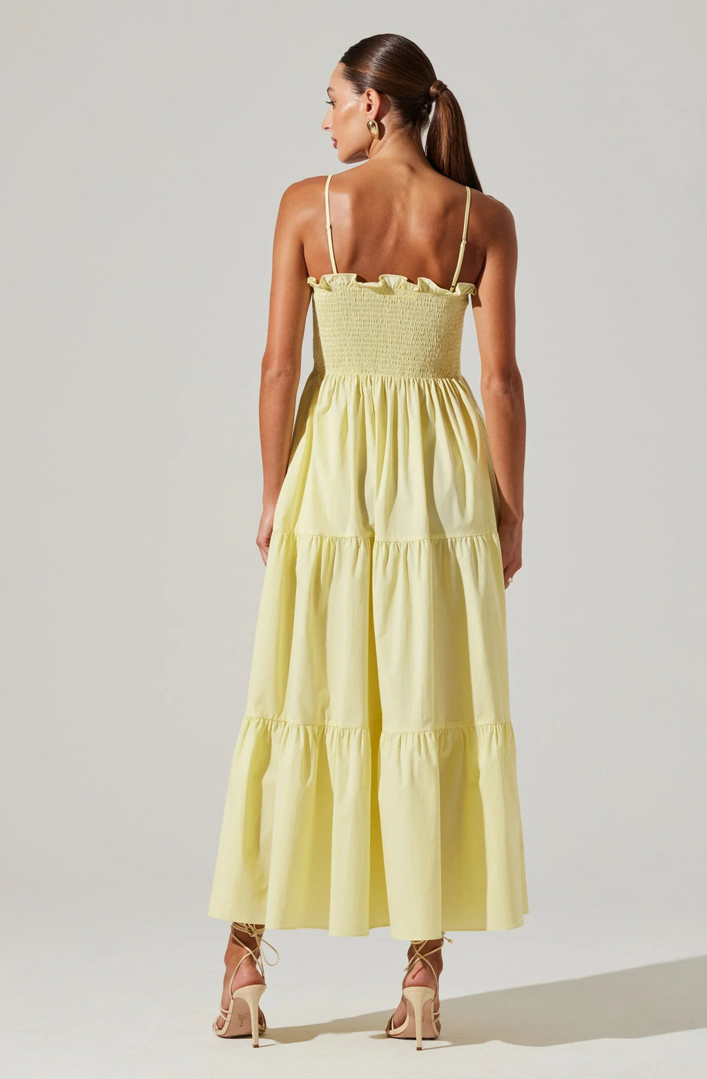 Seraphine – Maxikleid mit Rüschen und Beinschlitz