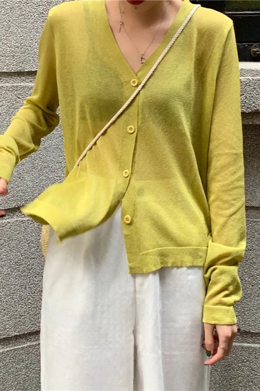 Strickjacke mit V-Ausschnitt und Strickstruktur in Lila