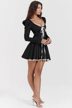 Minikleid mit Bindedetail und Rüschen in Schwarz