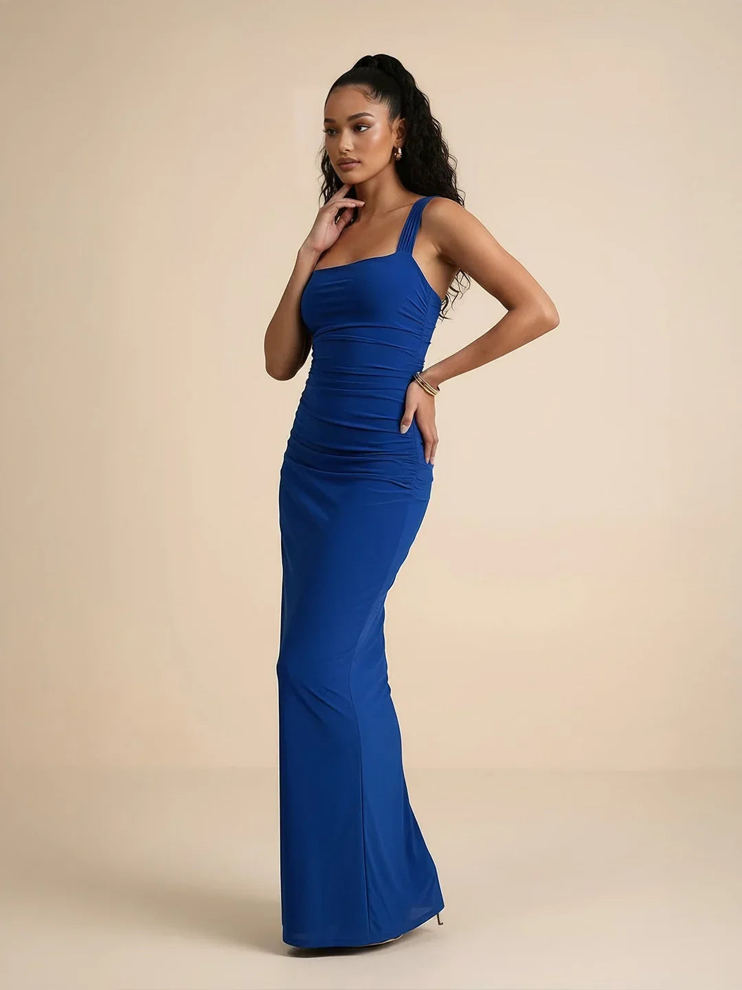 Schulterfreies Maxikleid mit eckigem Ausschnitt und Mesh-Akzenten