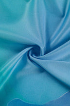 Figurbetontes Maxikleid mit Blumenmuster und hoher Taille in Blau