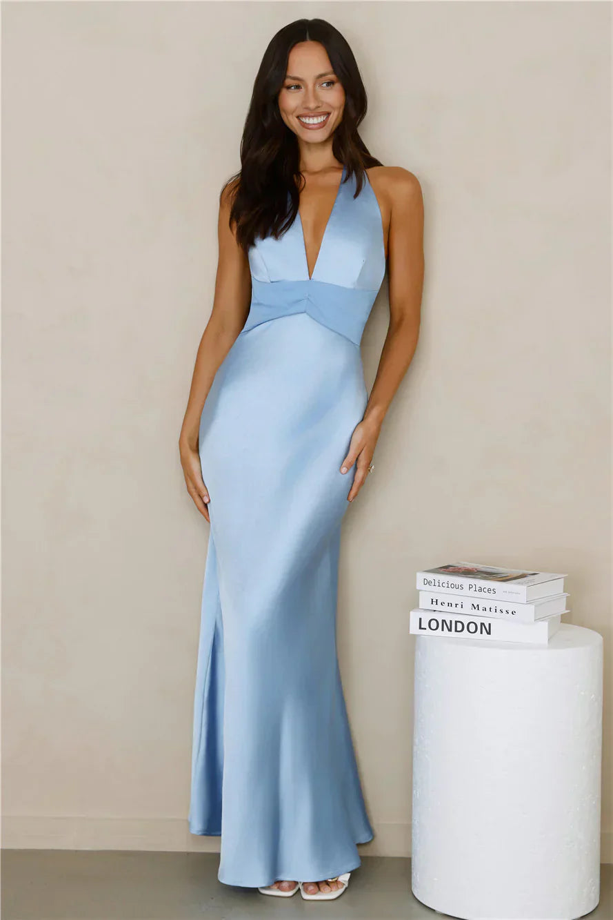 Spiced – Satin-Maxikleid mit V-Ausschnitt und Neckholder
