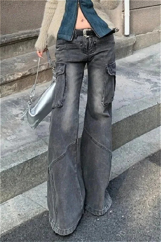 Jeans mit niedriger Taille und Taschen in Schwarz