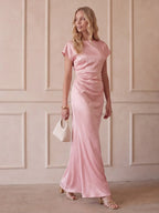 Satin-Maxikleid mit Wasserfall-Ausschnitt und Flügelärmeln