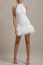 Figurbetontes Kleid mit Pailletten in Weiß