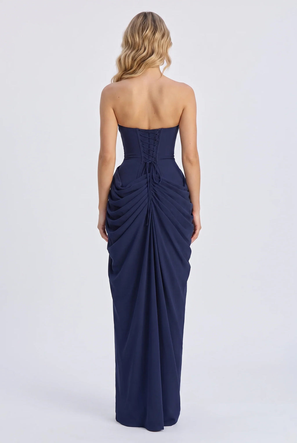 Splitted – Spitzen-Maxikleid mit Beinschlitz und Korsett-Schnürung