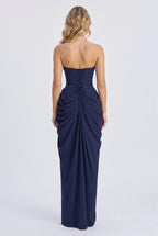 Splitted – Spitzen-Maxikleid mit Beinschlitz und Korsett-Schnürung