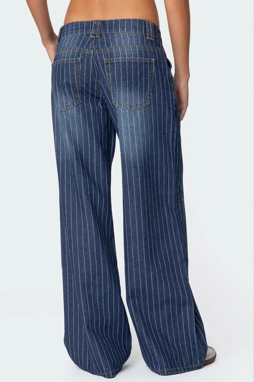 Jeans mit weitem Bein, niedriger Taille und Streifenmuster
