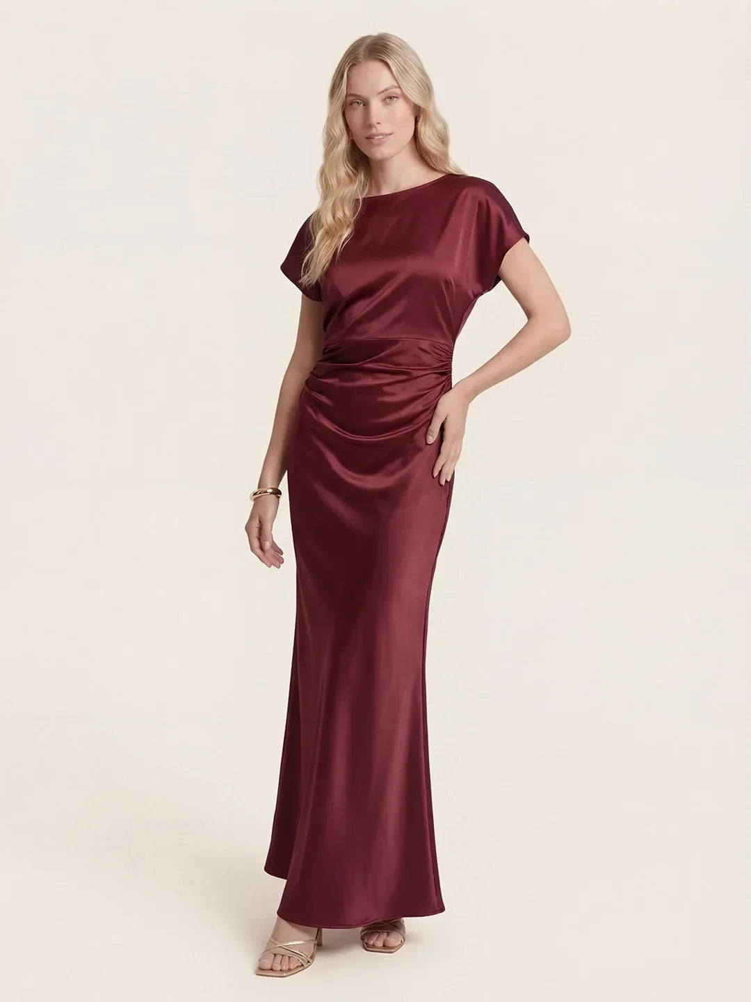 Satin-Maxikleid mit Wasserfall-Ausschnitt und Flügelärmeln