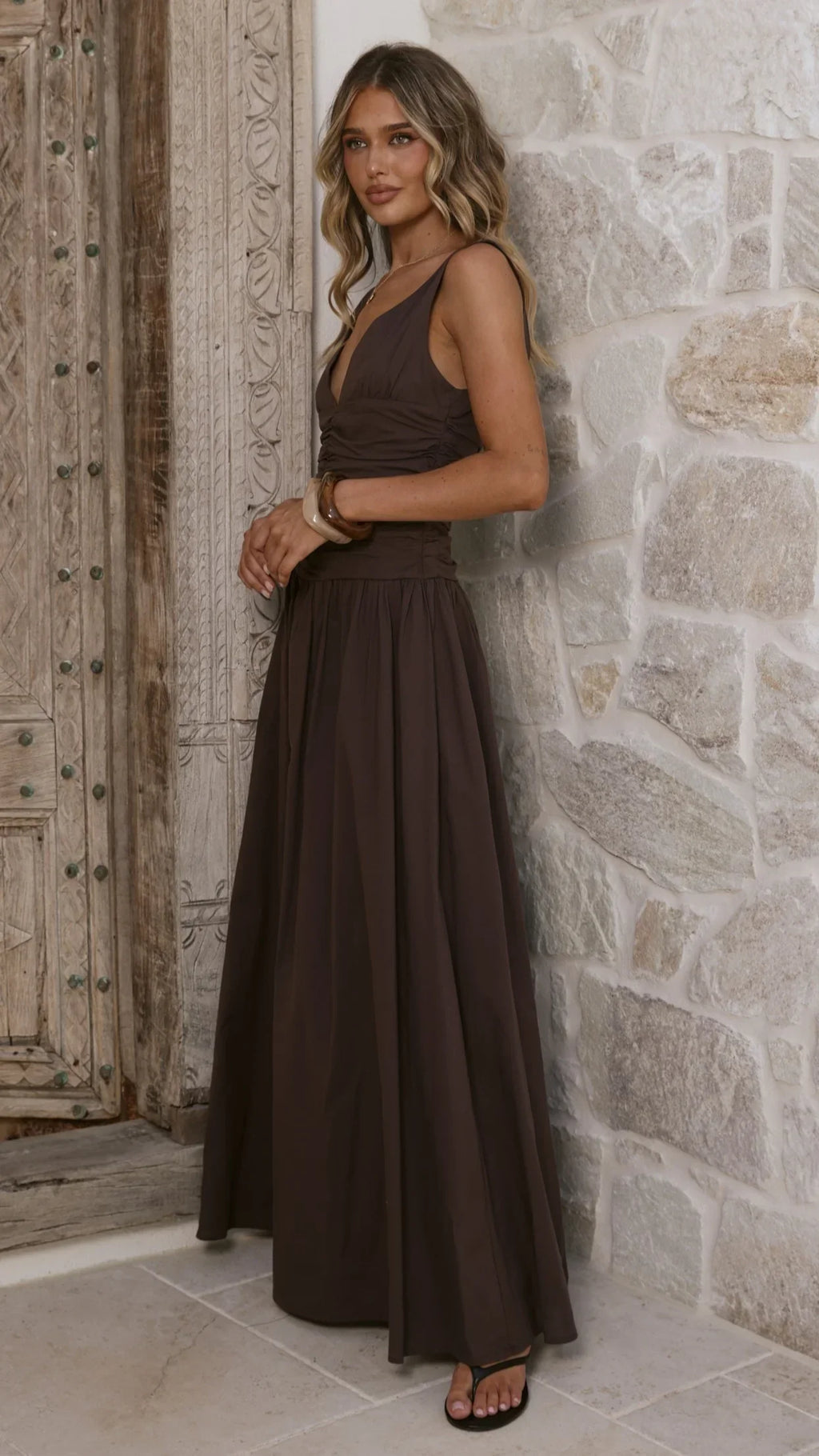 Sanya – Maxikleid mit V-Ausschnitt und A-Linien-Rock