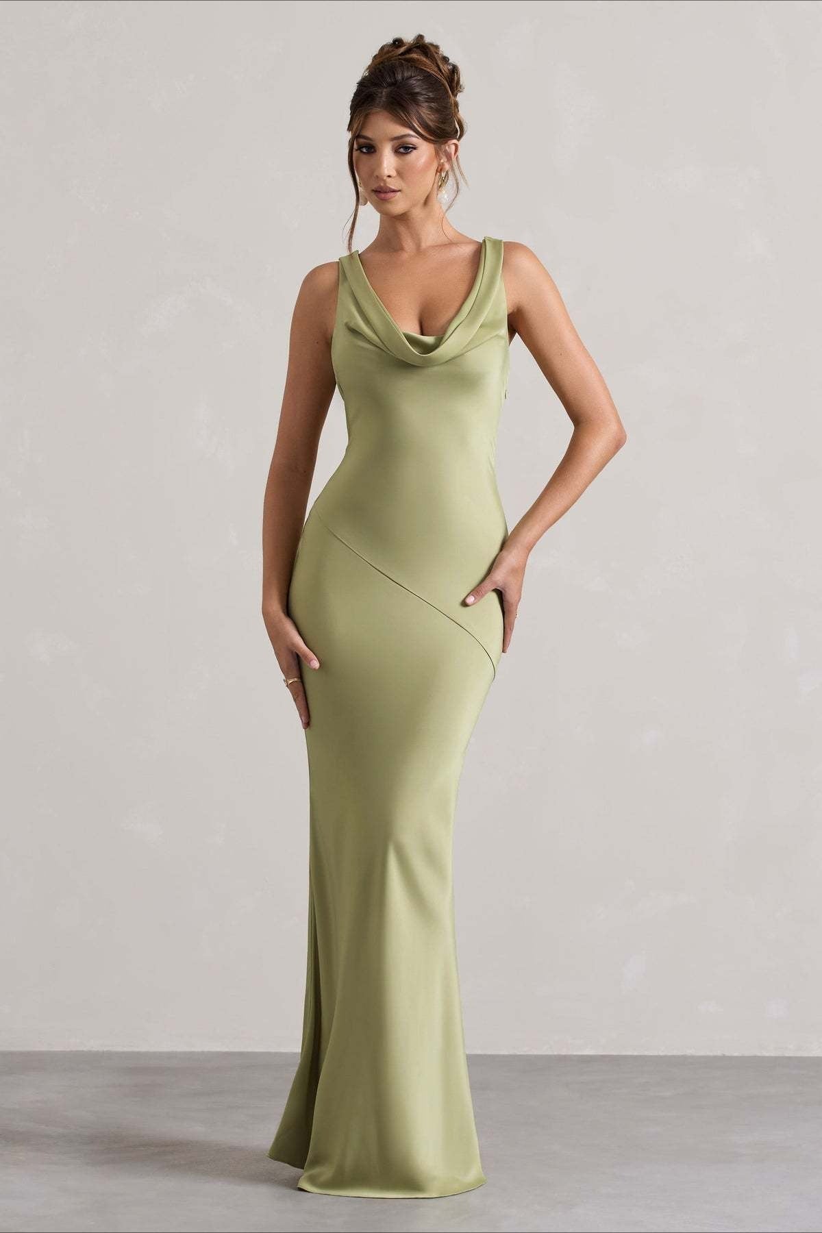 Figurbetontes Maxikleid mit Satinoptik in Claret