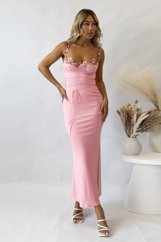 Figurbetontes Maxikleid mit Blumenmuster und hoher Taille in Rosa