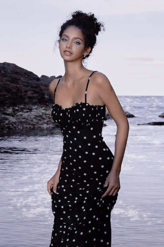 Figurbetontes Maxikleid mit Punktemuster in Schwarz