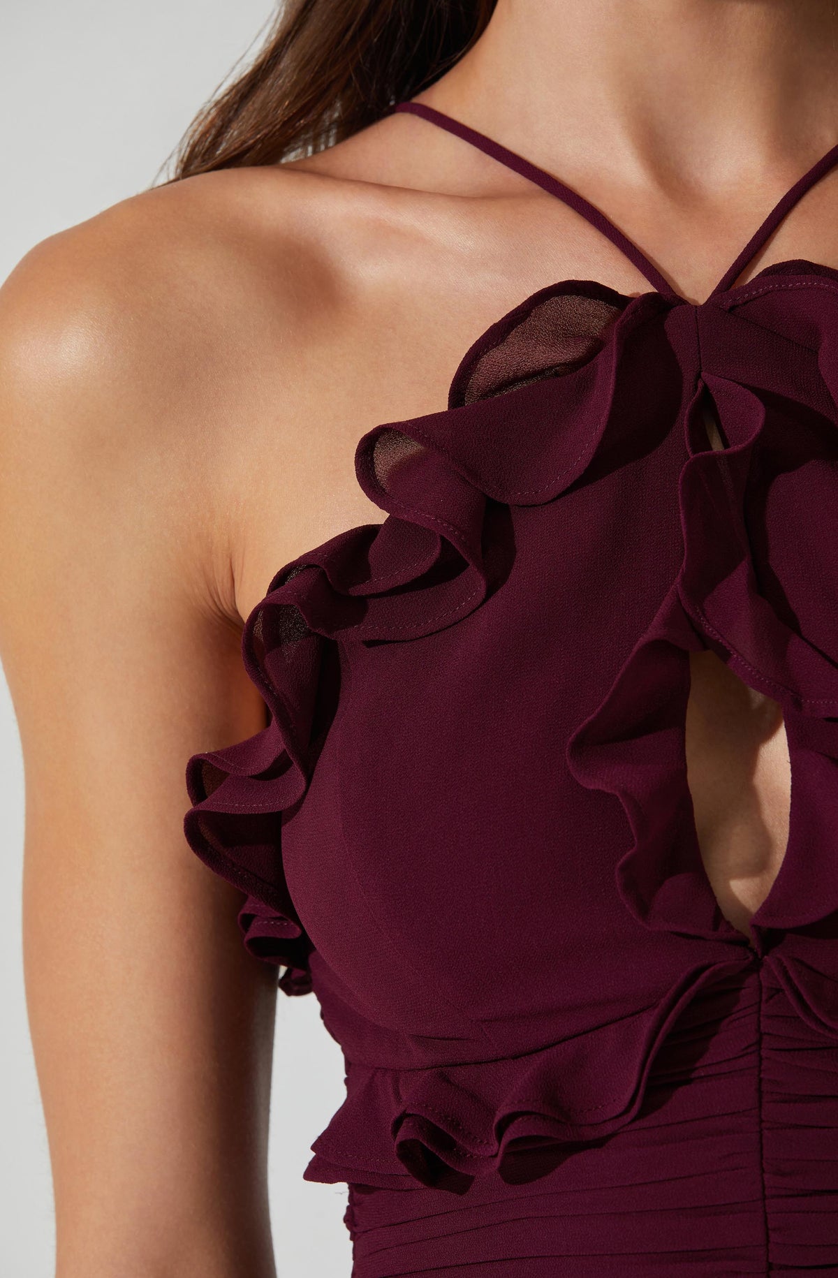 Sandora – Maxikleid mit Rüschen und Beinschlitz