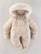 Frosty Baby Strampler – Luxus Winteroverall inklusive Kapuze für die kälteren Monate
