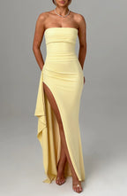 Zafira – Schulterfreies Maxikleid mit Beinschlitz und Falten